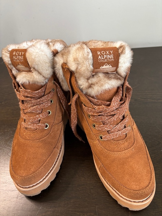 Roxy Shoes - Roxy Lace-Up Alpine Boots in Tan and Cream Size 7.5
